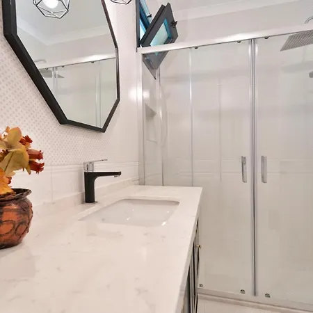 Müstakil Yüzme Havuzlu Geniş Bahçeli Villa Loft Villa