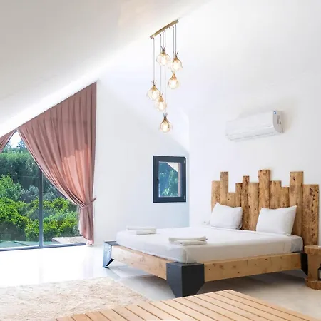 Müstakil Yüzme Havuzlu Geniş Bahçeli Villa Loft Villa Fethiye
