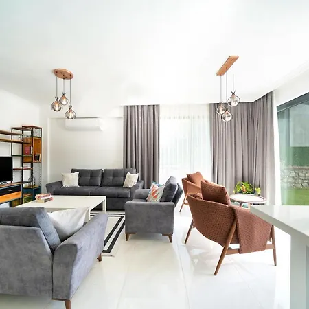 Muestakil Yuezme Havuzlu Genis Bahceli Villa Loft 别墅 *